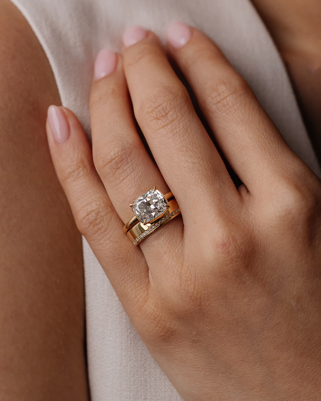 Aaren 2.92ct Cushion Cut Lab-Grown Diamond East-West Solitaire in 18ct Yellow Gold - Image 4