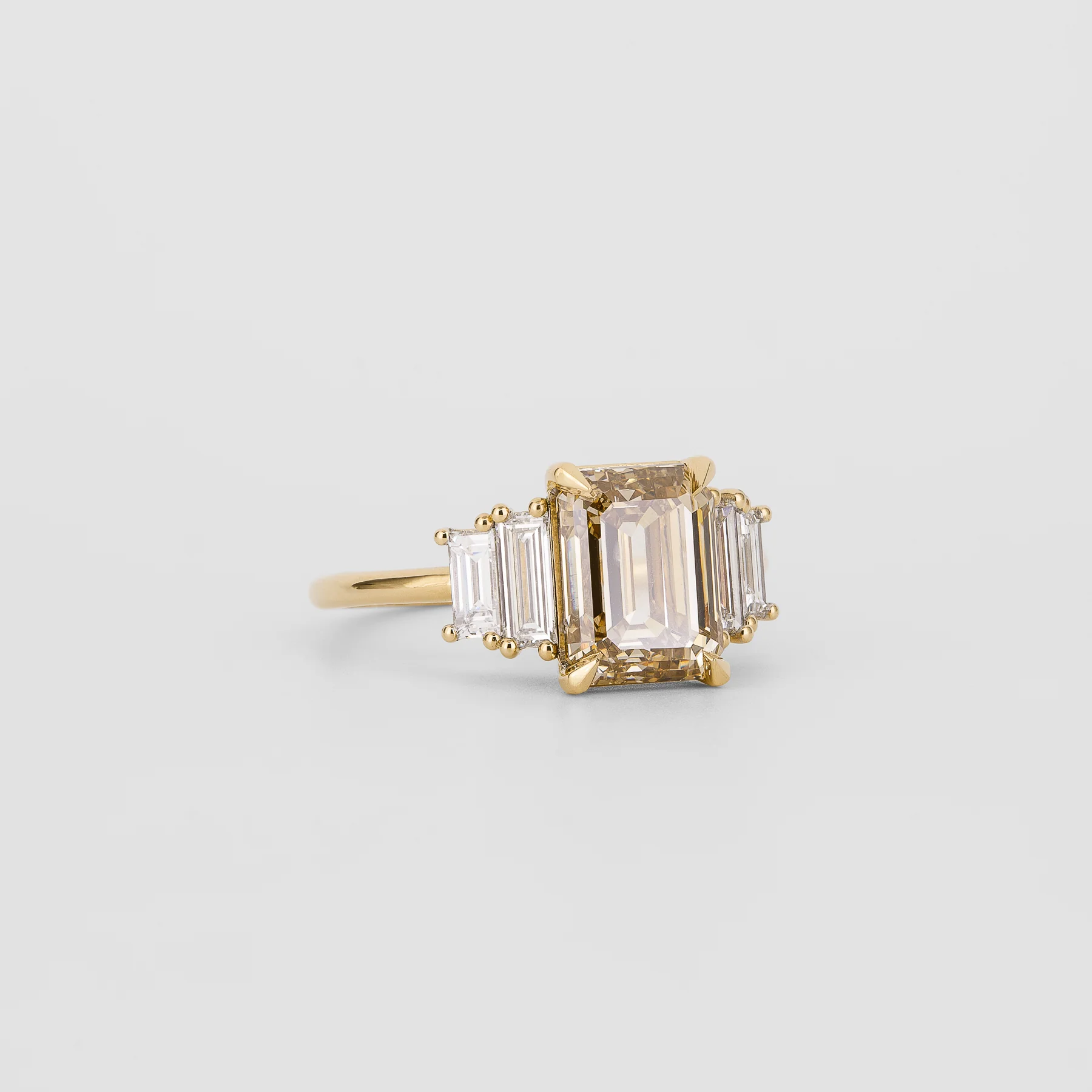 Hedy Champagne 3.04 - Image 3