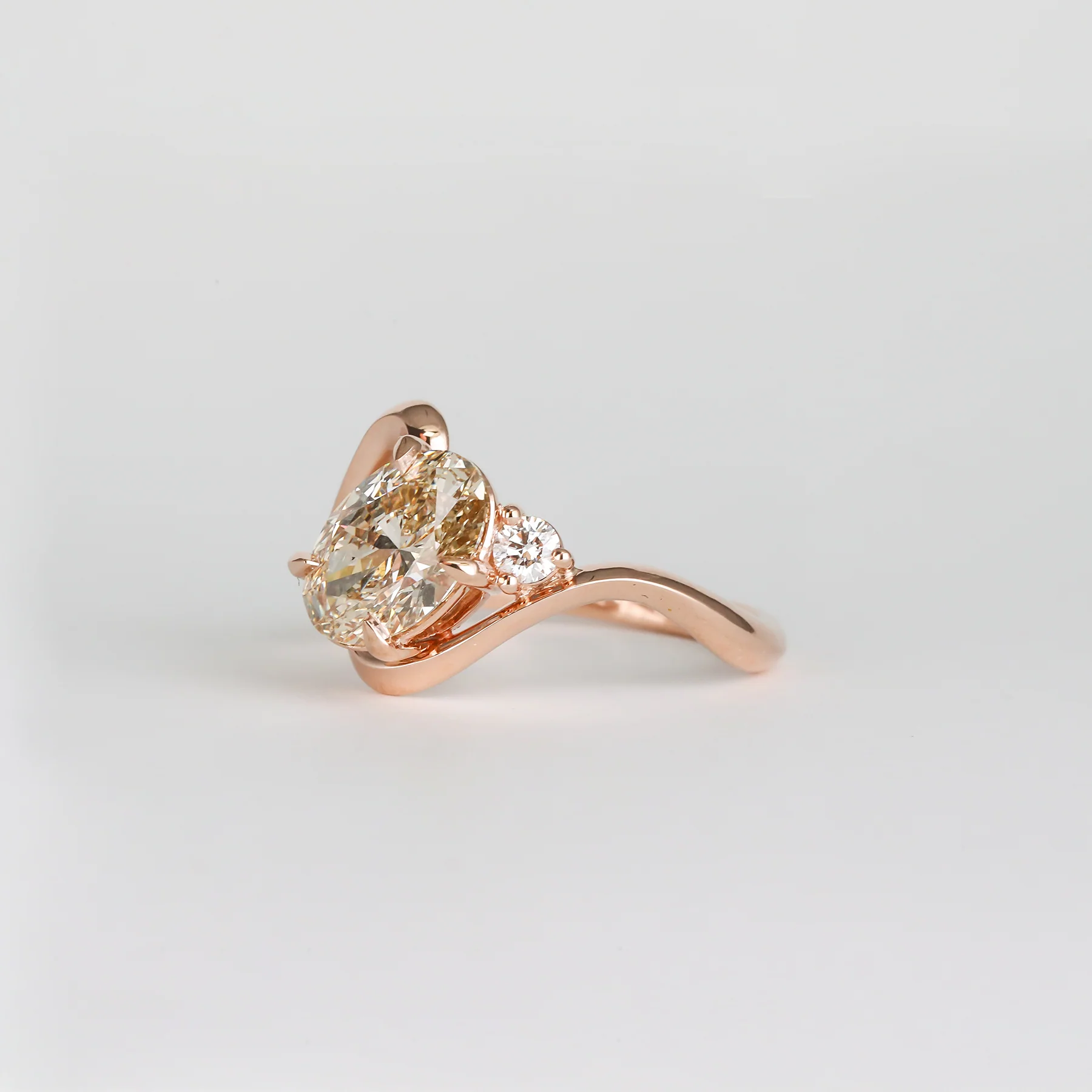 Maeva Oval Champagne 1.51 - Image 3