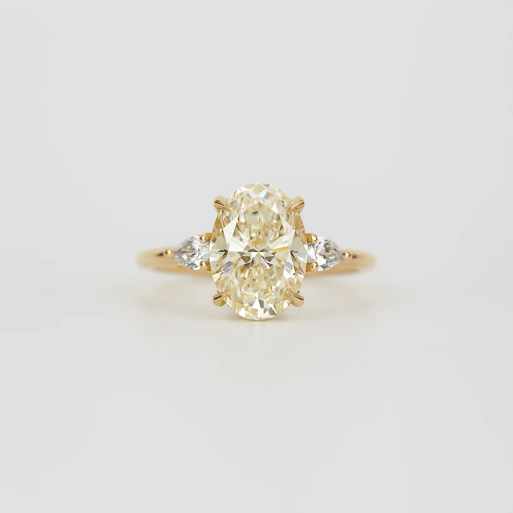 Sassa Oval Yellow 2.58ct