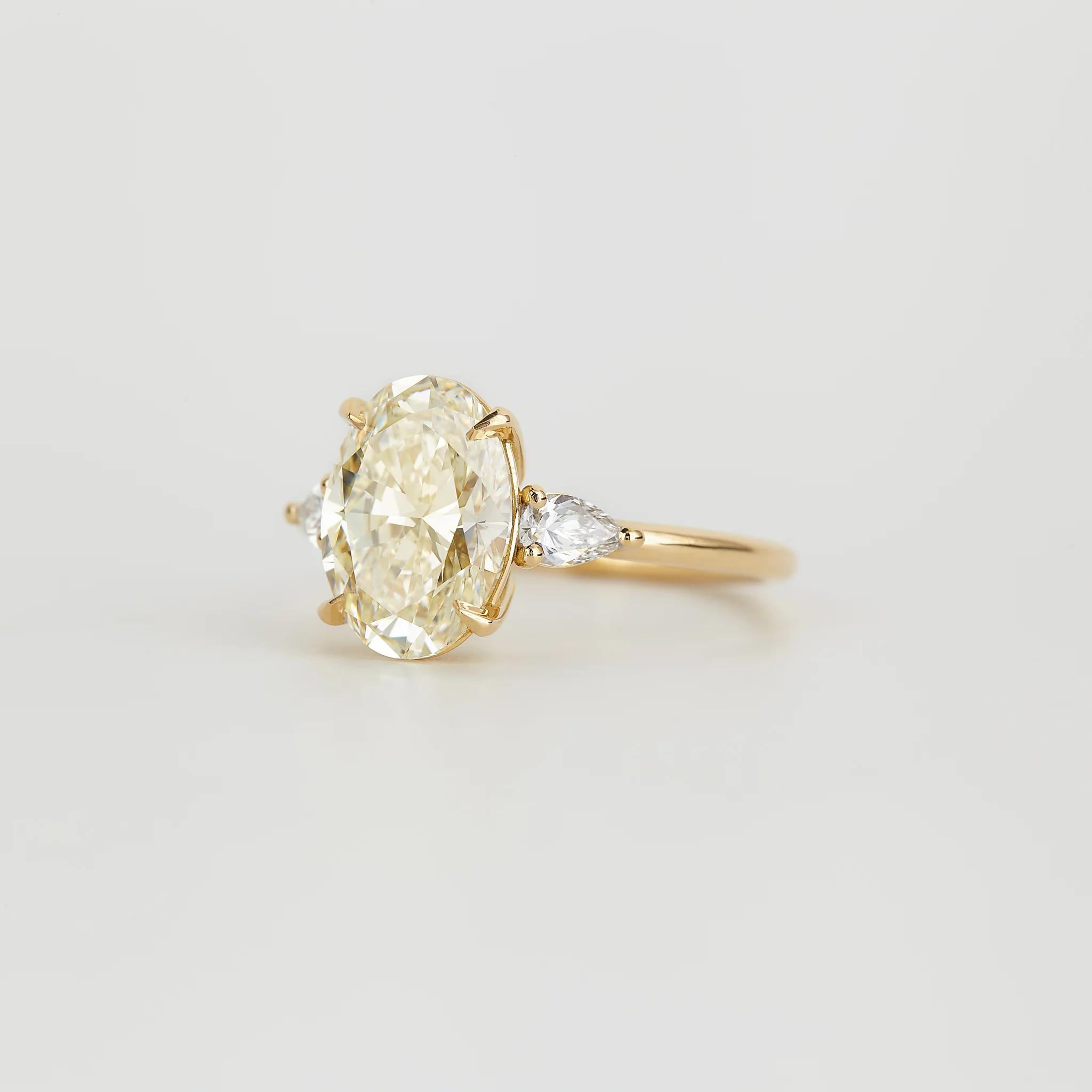 Sassa Oval Yellow 2.58ct - Image 2