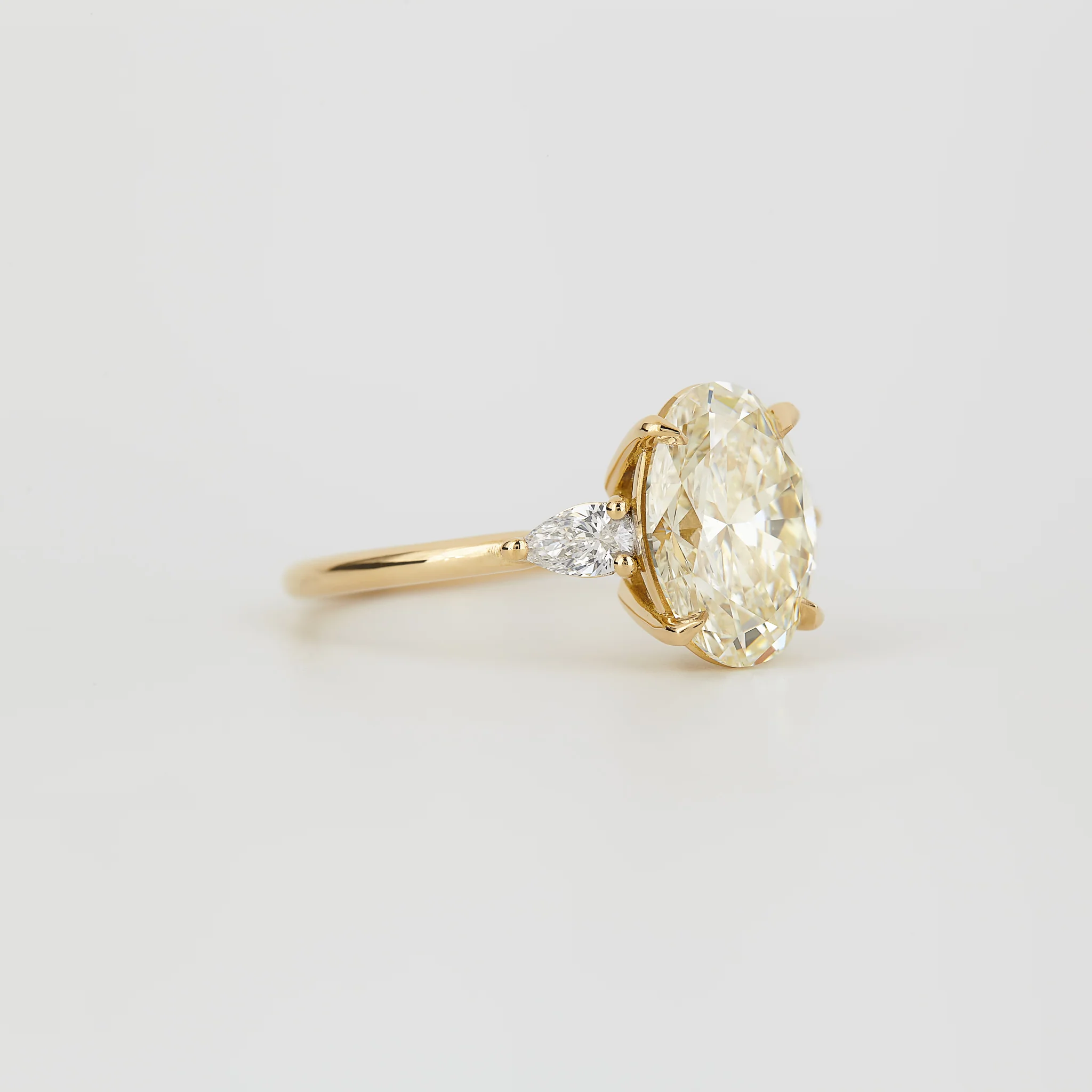 Sassa Oval Yellow 2.58ct - Image 3