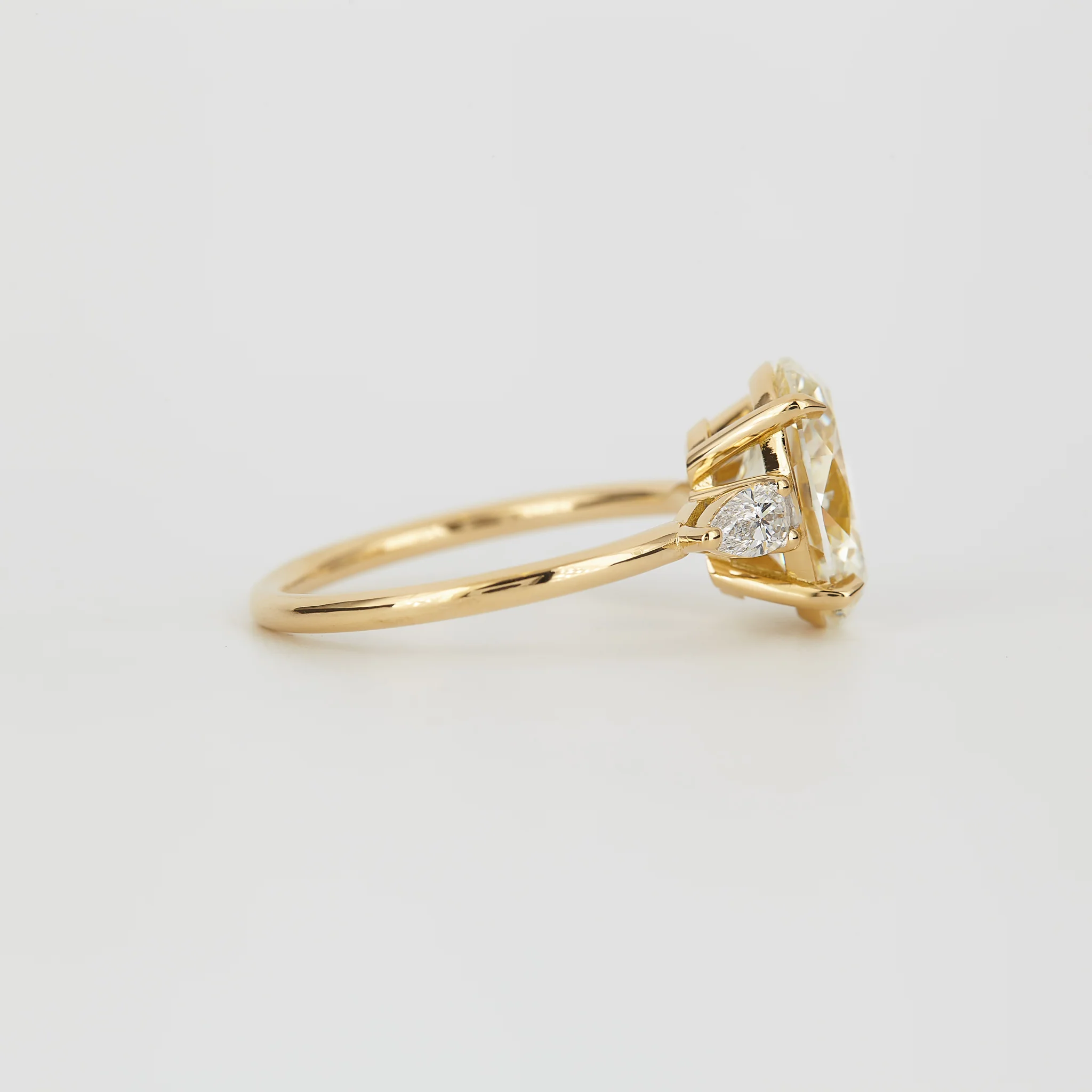 Sassa Oval Yellow 2.58ct - Image 4